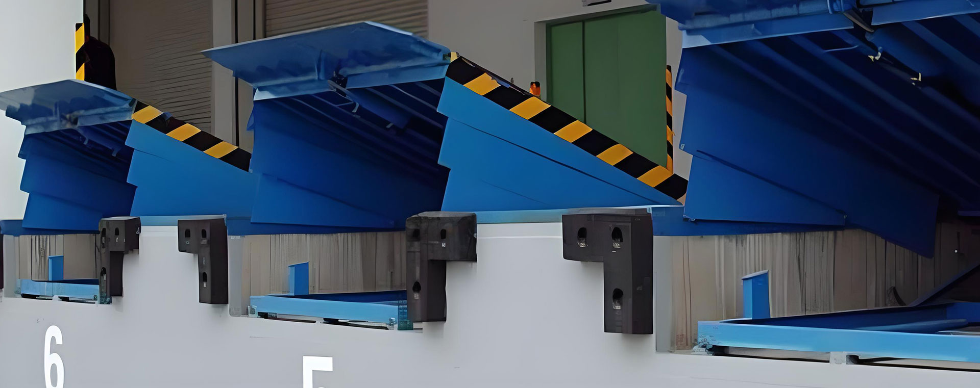 固定式登車(chē)橋、移動(dòng)式登車(chē)橋